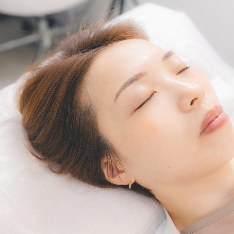 ヘアラインのアートメイク施術中